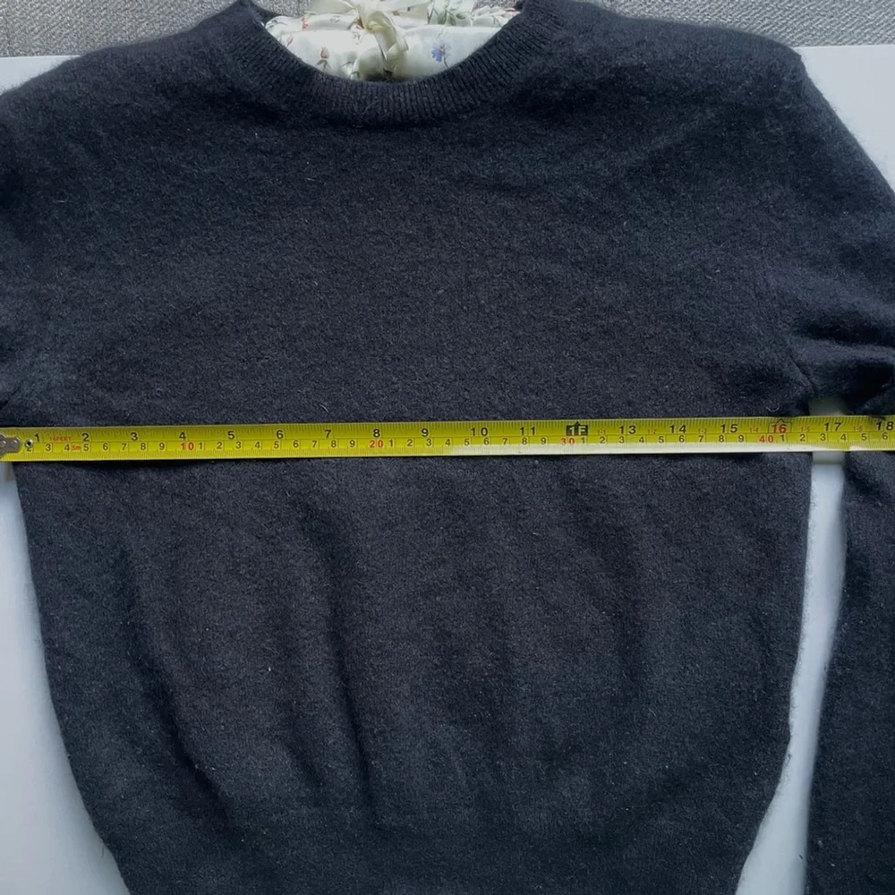 aritzia Black Cashmere Sweater classic small - Picture 9 of 10